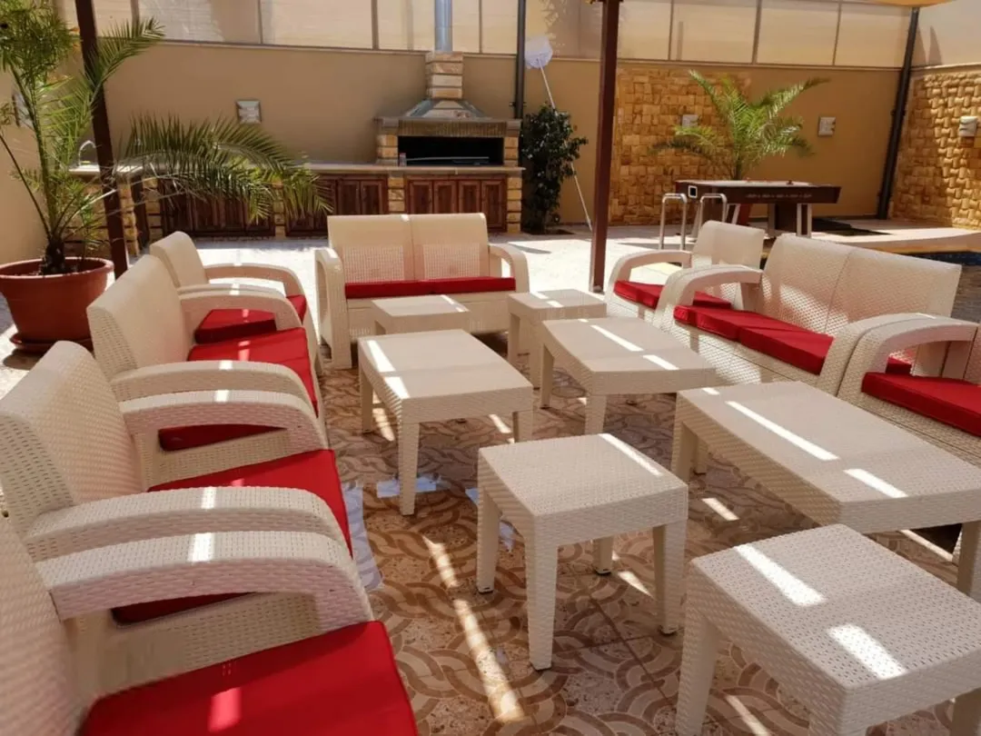 شاليه فاخر للبيع على أرض واسعة 300 متر