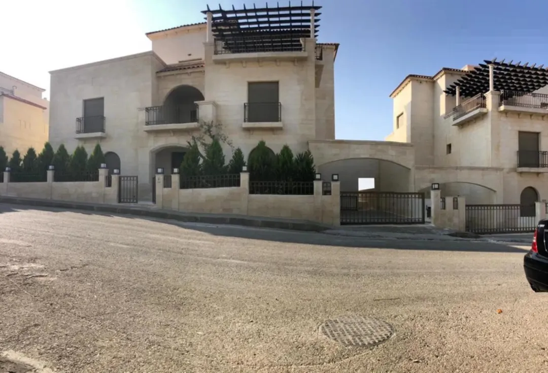 فيلا فاخرة في مجمع جرين لاند ناعور