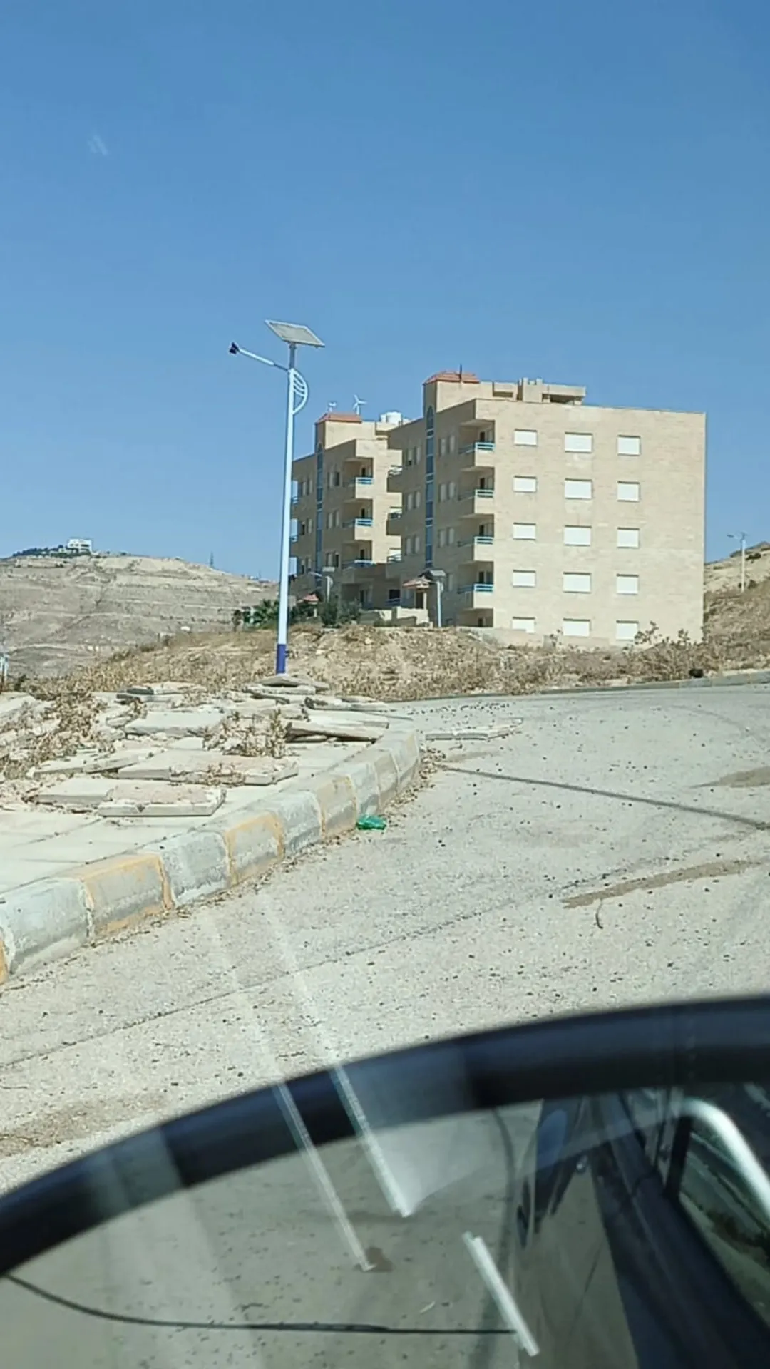 عمارات للبيع في أبو نصير بالقرب من شارع الأردن – 20 شقة سكنية