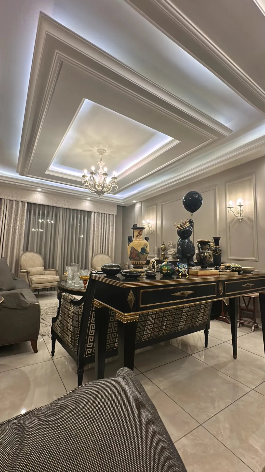 فيلا فاخرة للبيع في عبدون – شارع الملكة زين الشرف