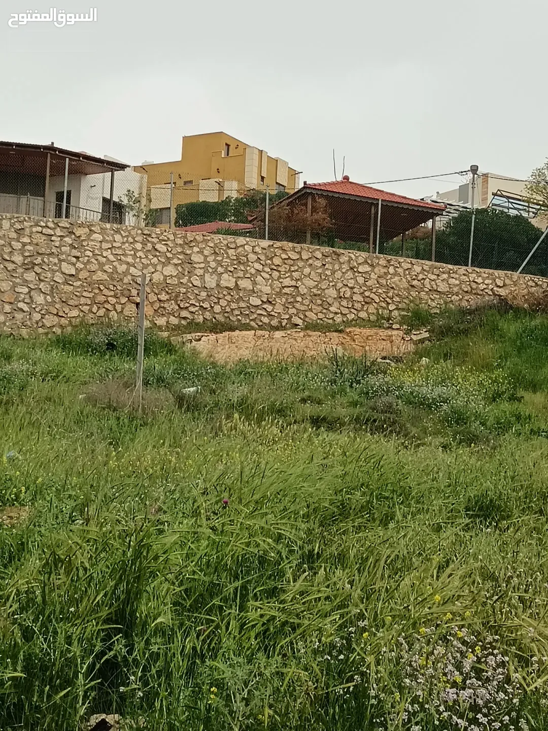 قطعة أرض مميزة للبيع في موقع استثنائي
