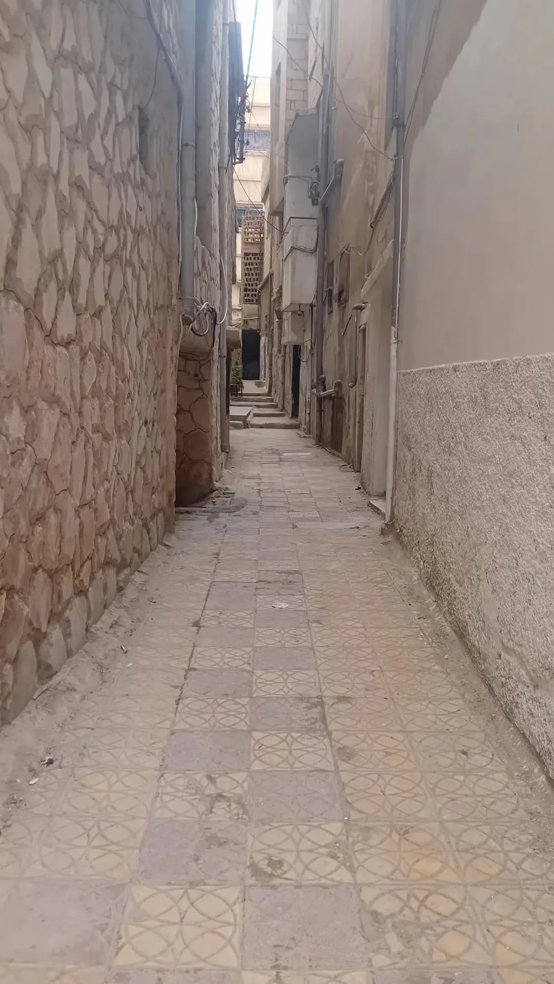 منزل للبيع في الزرقاء حي الحسين