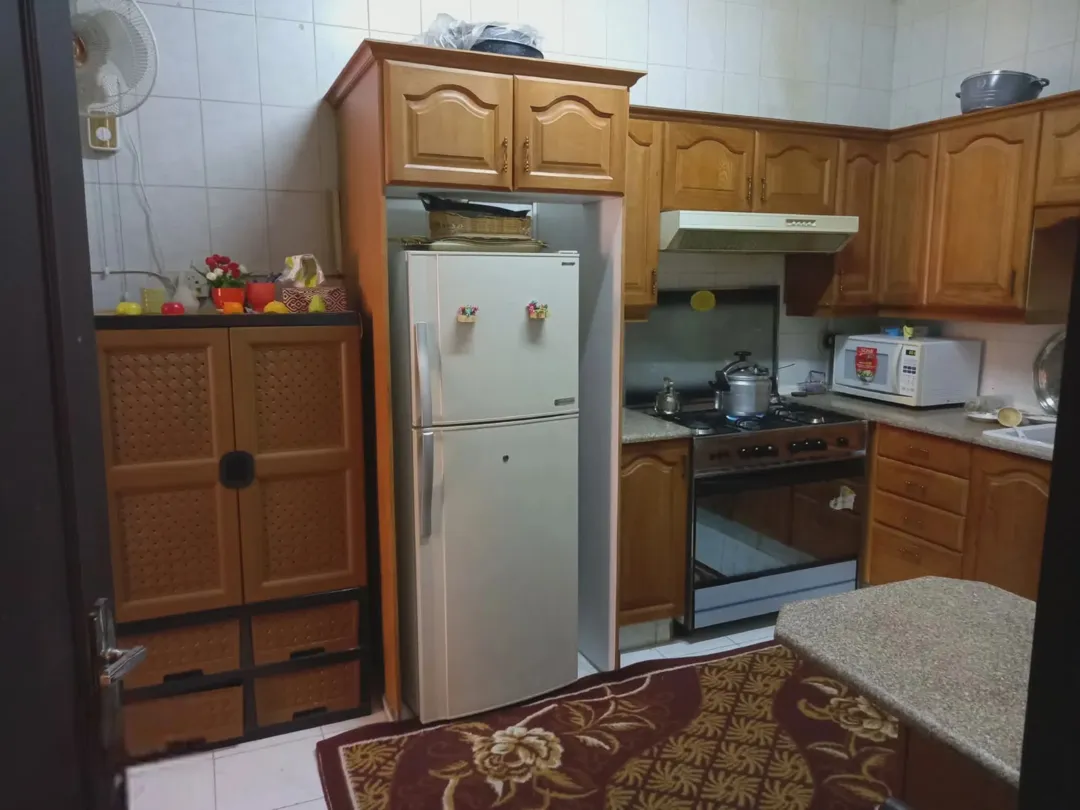 شقة مميزة للبيع في أفخم مناطق عبدون خلف السفارة السعودية
