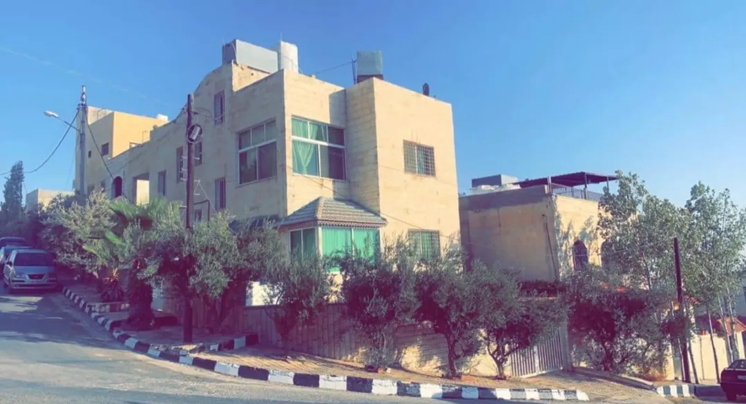 منزل مستقل للبيع في المغاريب – السلط بإطلالة بانورامية على الأغوار