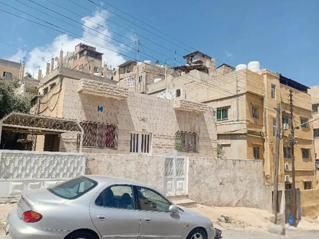 بيت مستقل للبيع في جبل التاج – حي أم تينة بمواصفات استثمارية مميزة