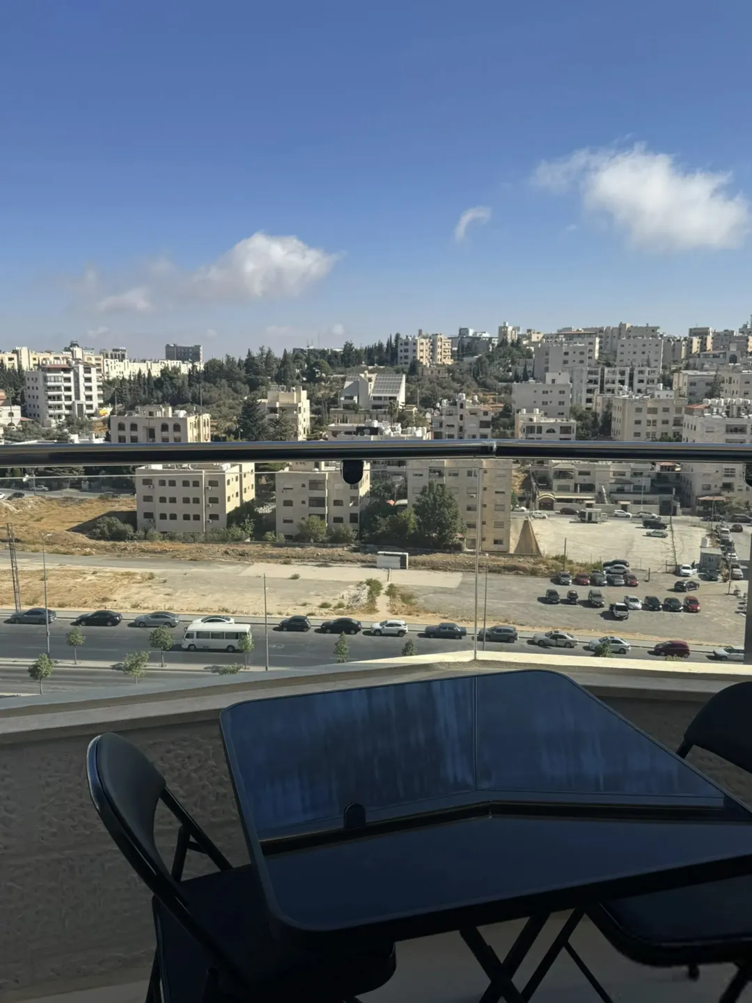 شقة أنيقة بغرفتين وصالة مقسمة إلى استوديوين في شارع الجامعة مباشرة