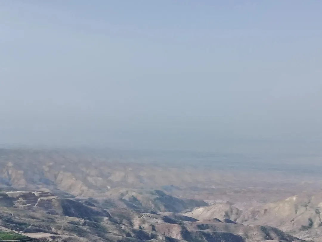 قطعة أرضية خصبة في البطين السلط إطلالة خلابة على الغرب وجبال فلسطين – 15 دونمًا