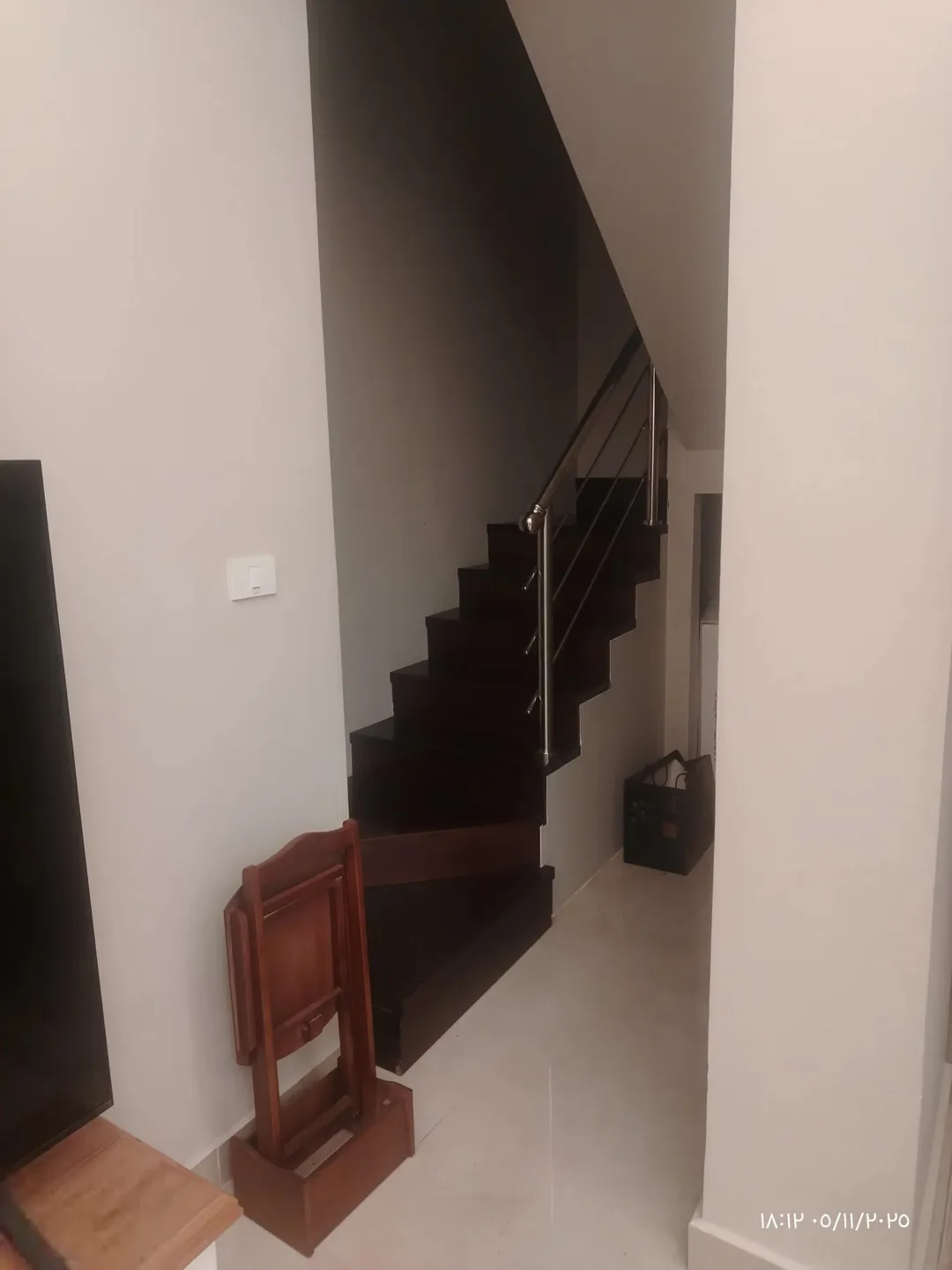 شقه للبيع استثماريه طابق مع روف مساحه 370 م ساحات خارجية مقرمده خلد خلف البنك العربي اجمل منطقه بخلد