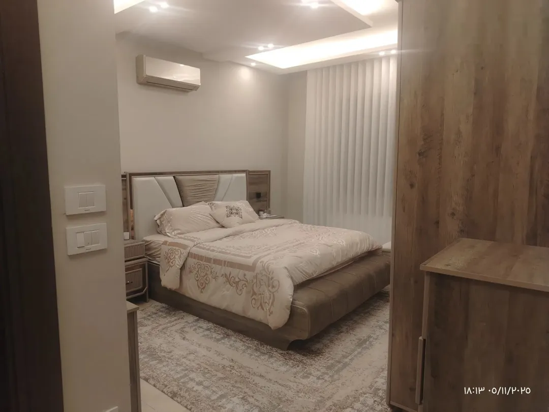 شقه للبيع استثماريه طابق مع روف مساحه 370 م ساحات خارجية مقرمده خلد خلف البنك العربي اجمل منطقه بخلد