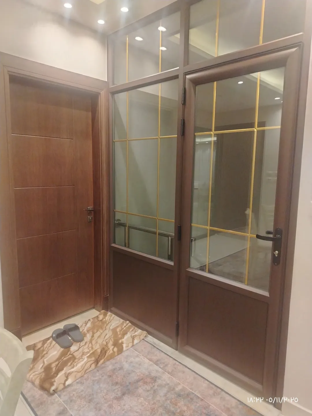 شقه للبيع استثماريه طابق مع روف مساحه 370 م ساحات خارجية مقرمده خلد خلف البنك العربي اجمل منطقه بخلد