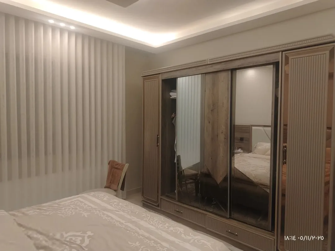 شقه للبيع استثماريه طابق مع روف مساحه 370 م ساحات خارجية مقرمده خلد خلف البنك العربي اجمل منطقه بخلد