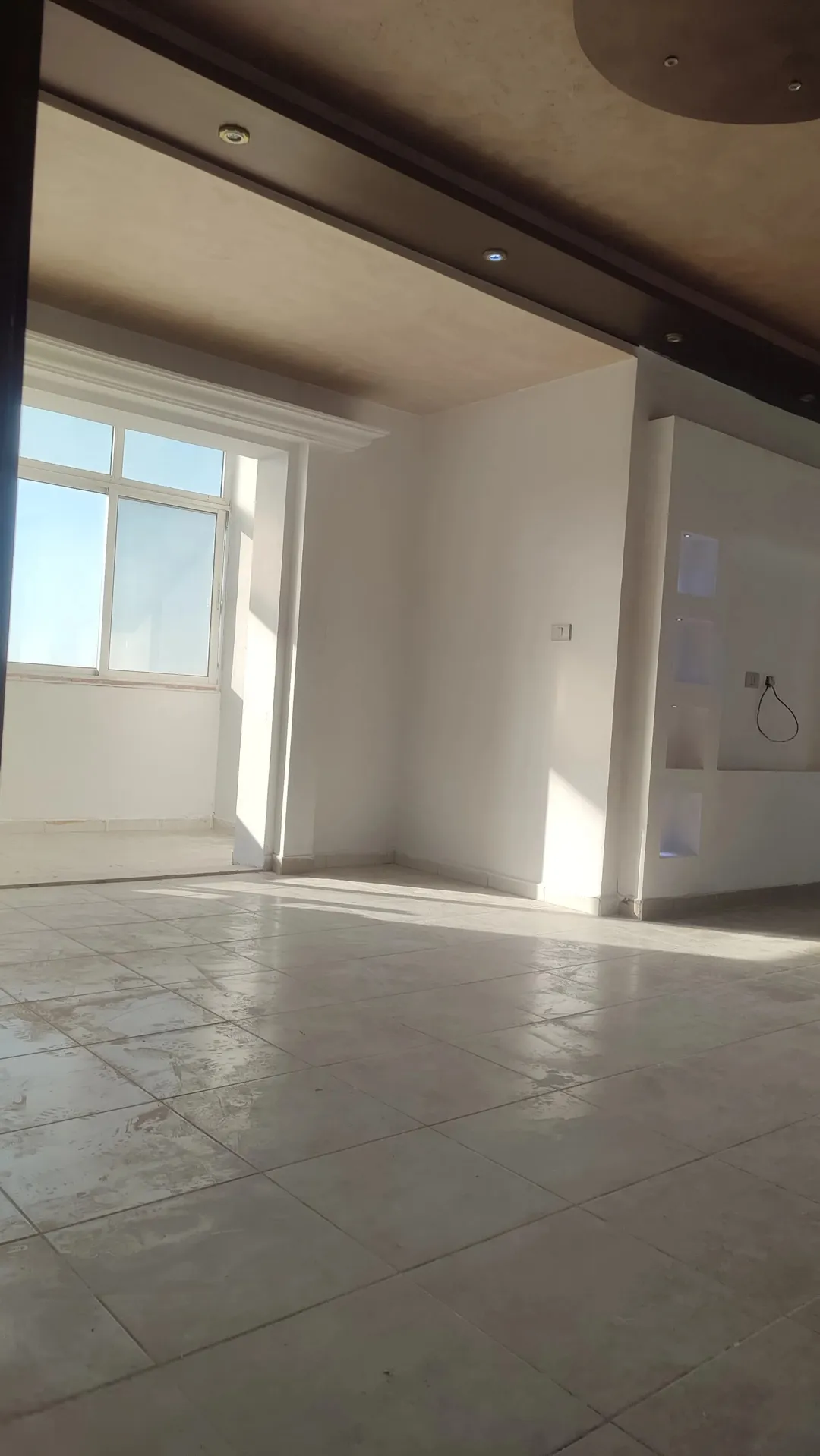 شقة للبيع في الزرقاء مدينة الشرق المرحلة الثانية عمارة رقم 2
