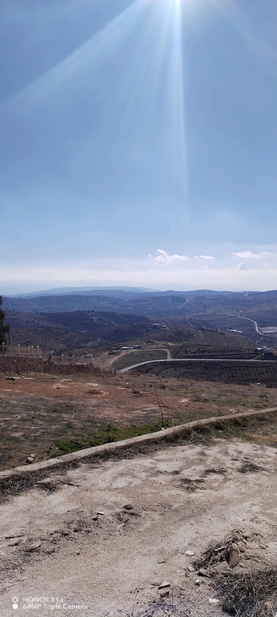 قصر فخم يطل على أفق خربة الطوي على مساحة 10 دنمات