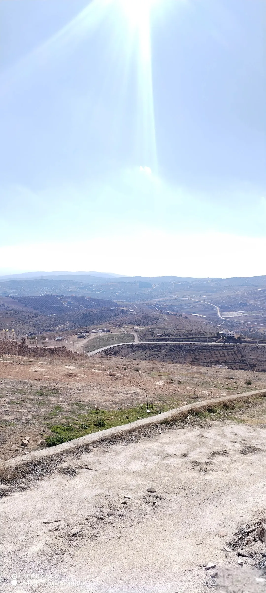 قصر فخم يطل على أفق خربة الطوي على مساحة 10 دنمات