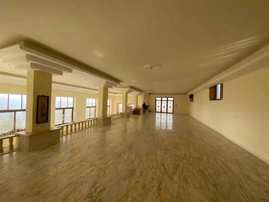 قصر فخم يطل على أفق خربة الطوي على مساحة 10 دنمات