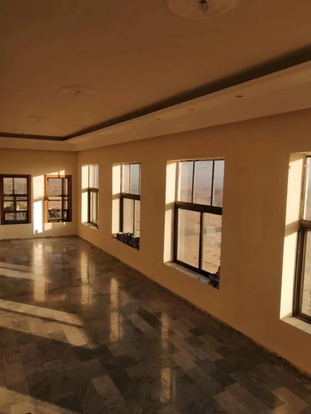 قصر فخم يطل على أفق خربة الطوي على مساحة 10 دنمات