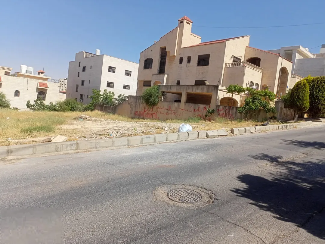 أرض سكنية للبيع في الجبيهة بالقرب من الجامعة الأردنية