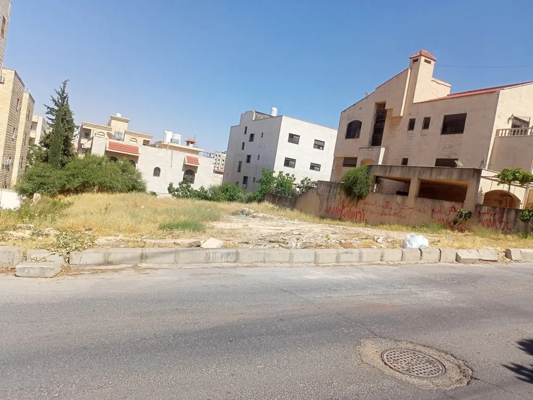 أرض سكنية للبيع في الجبيهة بالقرب من الجامعة الأردنية