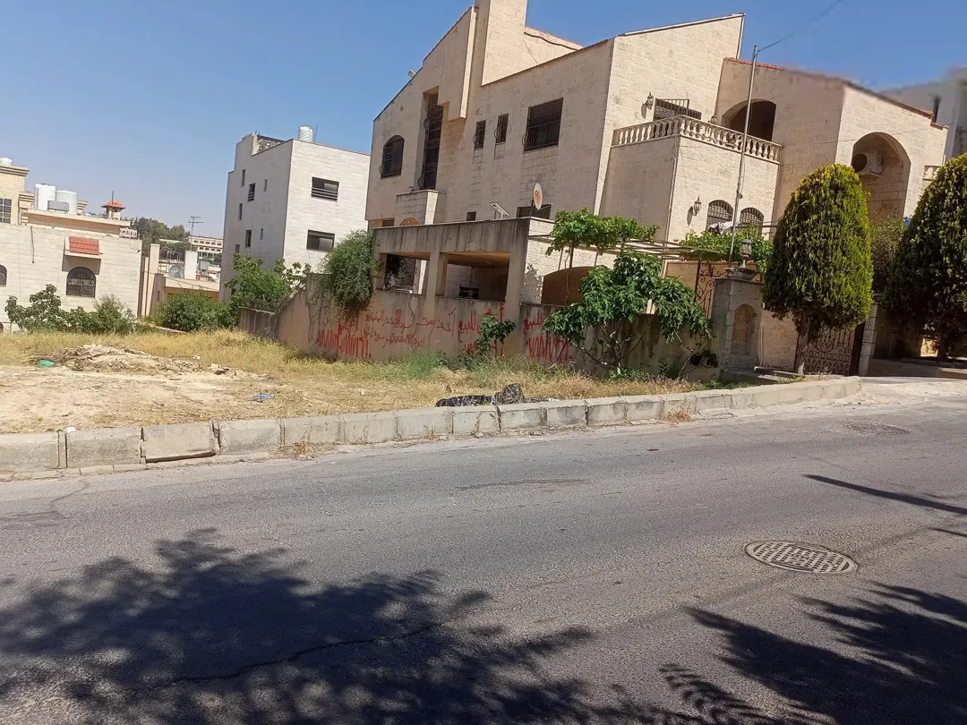 أرض سكنية للبيع في الجبيهة بالقرب من الجامعة الأردنية