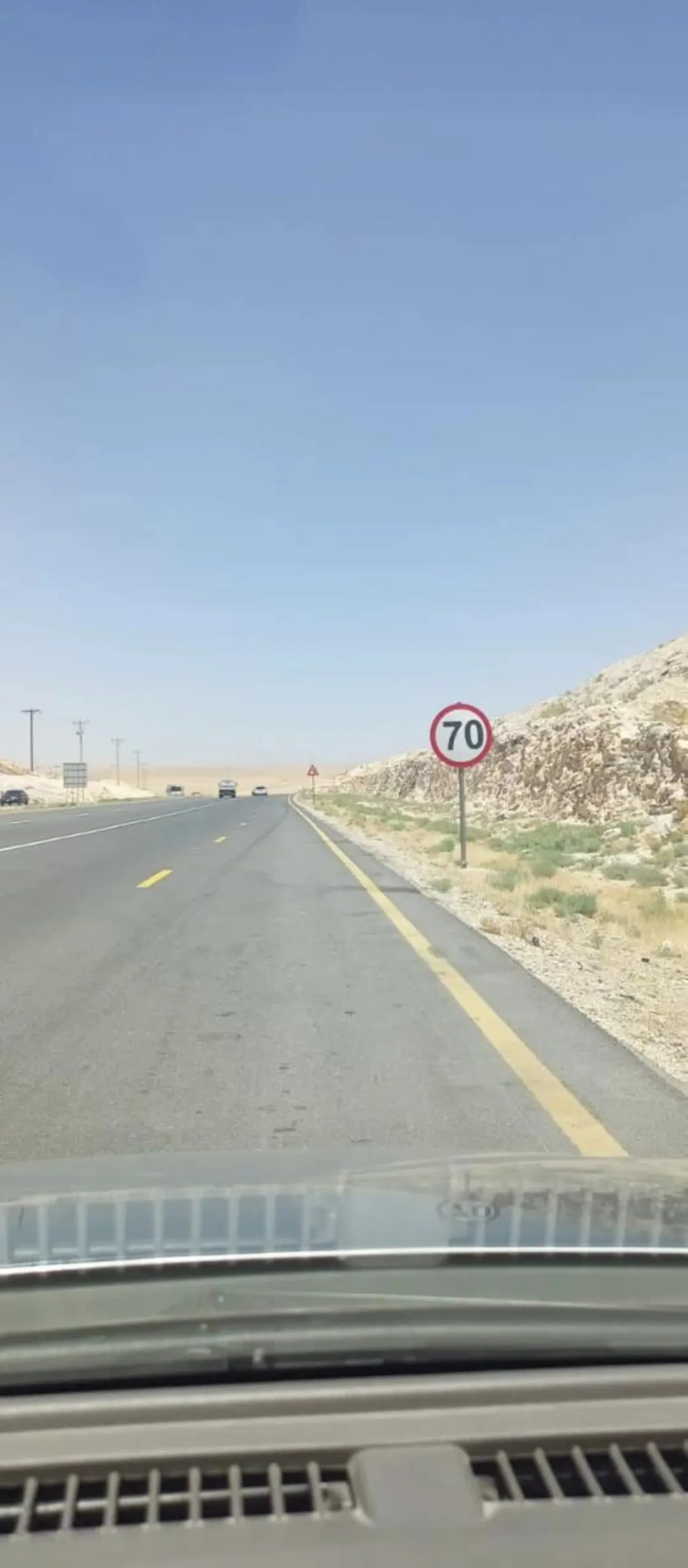ارض للبيع طريق الصحراوي صالحه لكازيه شحن ومحروقات جميع التصاريح والرخص والموافقات موجوده