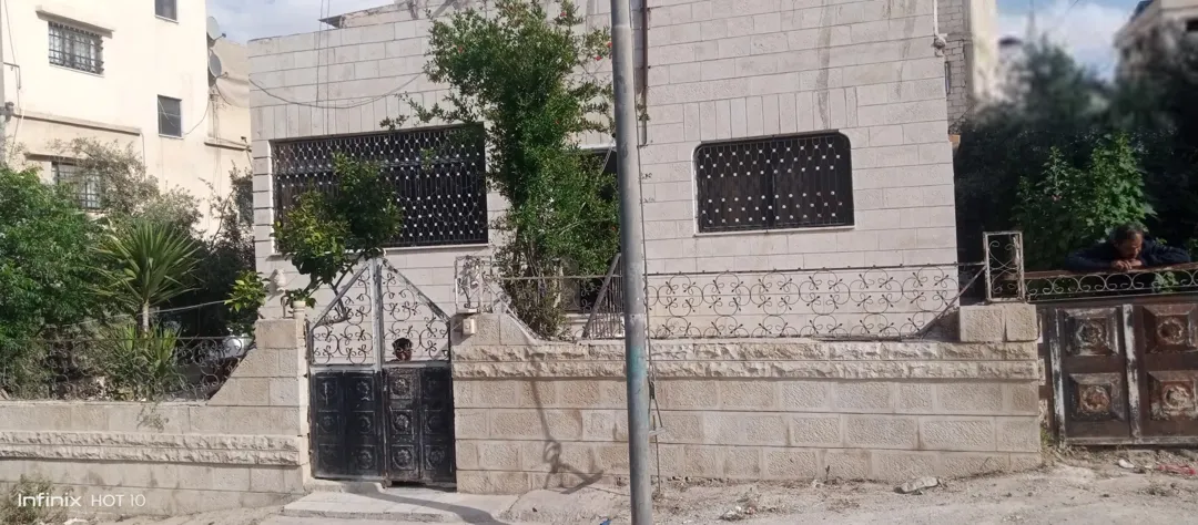 بيت مستقل واجهه حجر