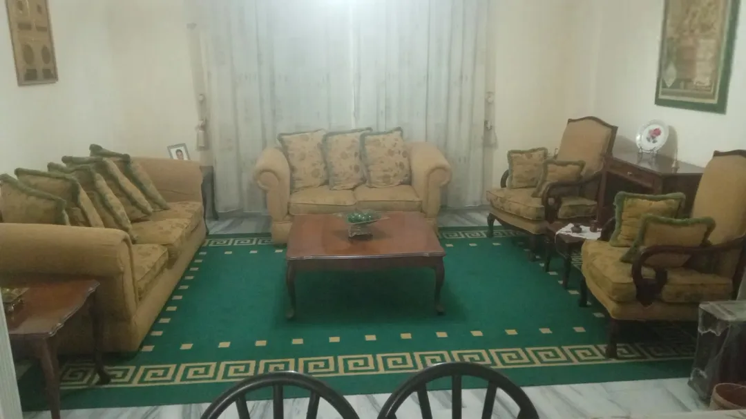 شقه للبيع في حي رغدان خلف ماكدونالد قريبه من محطة باصات طبربور