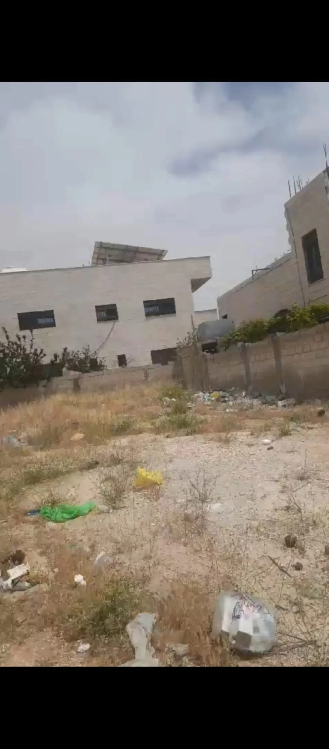 قطعة أرض فاخرة بين فلل راقية