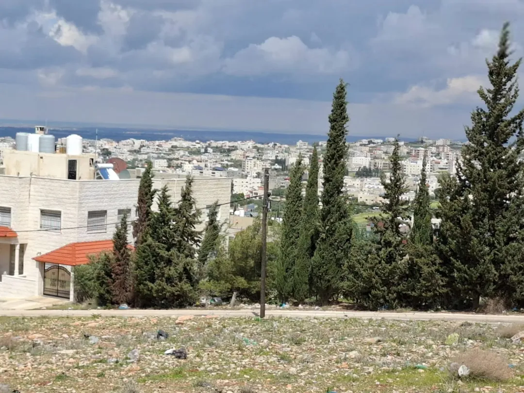 أرض سكن ب . مميزة جداً ومطلة على منطقة الشمال كاملة