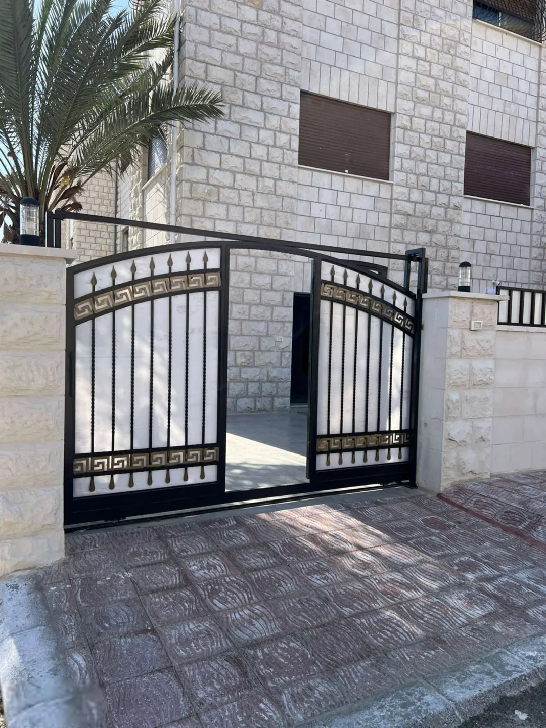 96a5a22447_00_cleaned شقة أرضية فاخرة جديدة ومفروشة للايجار في شارع الجامعة – عمان الاردن | ID 723873