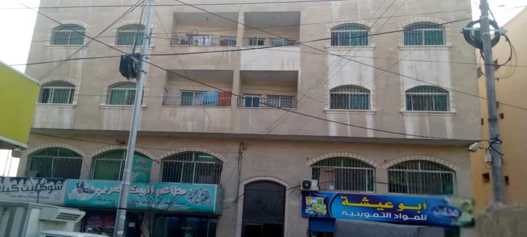 مجمع تجاري سكني استثماري للبيع في الزرقاء – حي النزهة