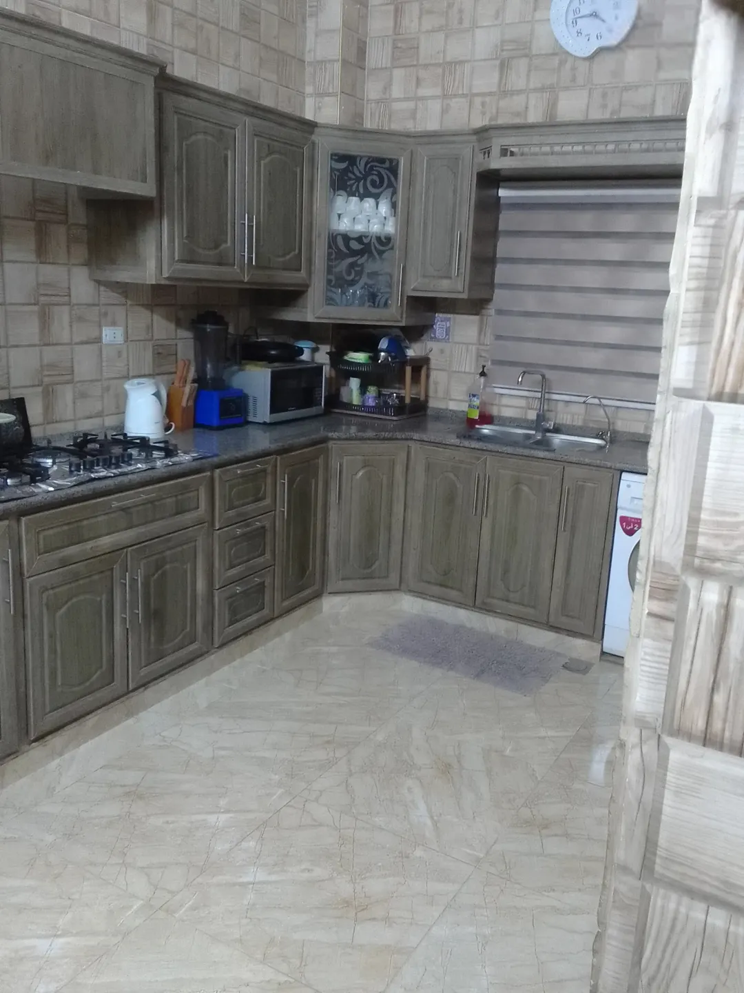 بيت مستقل ساحر للبيع في قلب اسكان الهاشمي خلف مدرسة