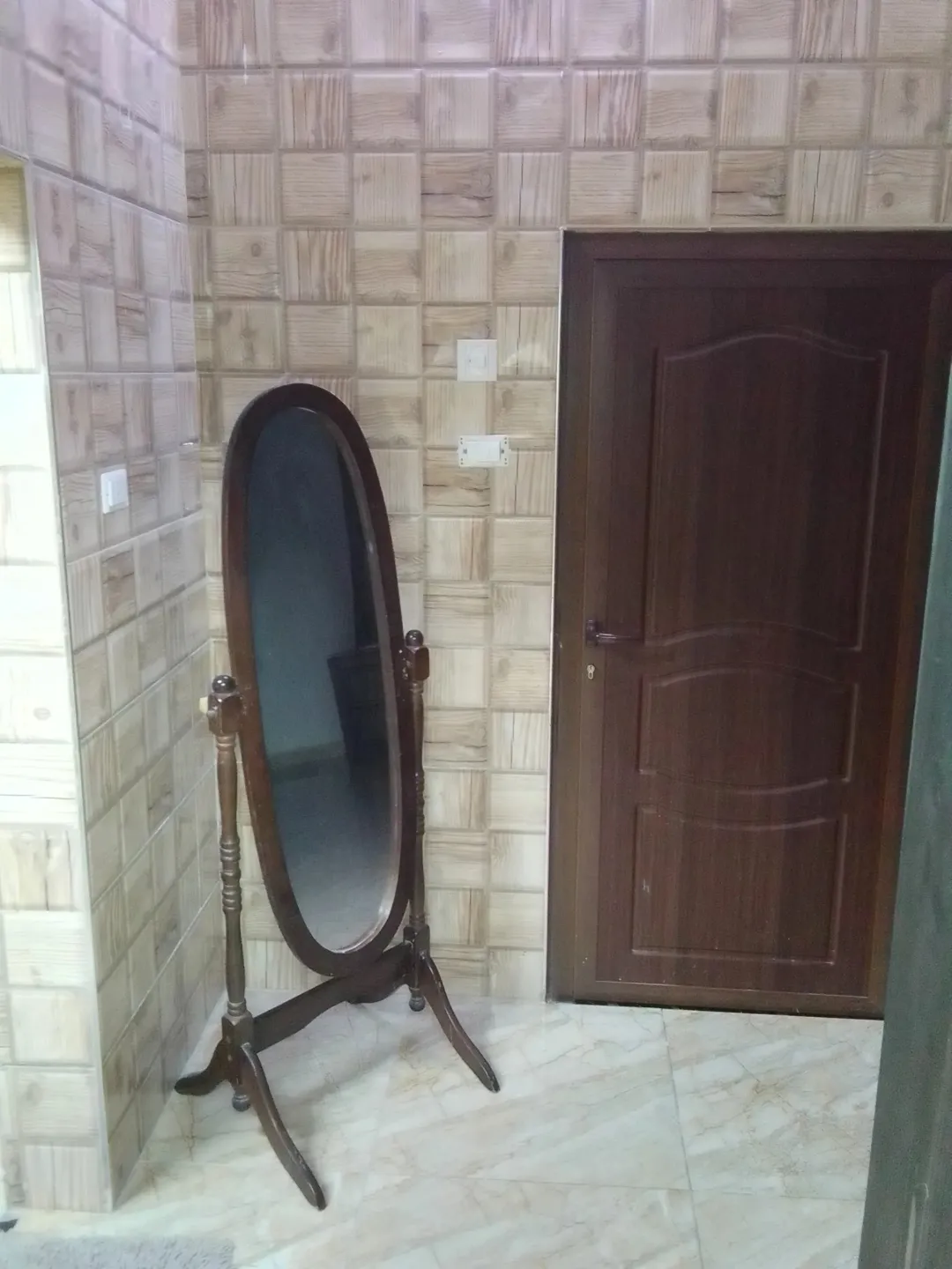 بيت مستقل ساحر للبيع في قلب اسكان الهاشمي خلف مدرسة