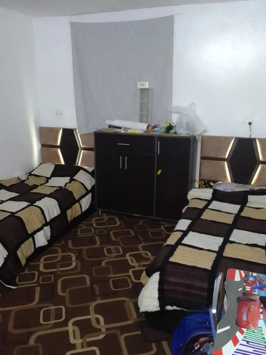 بيت مستقل ساحر للبيع في قلب اسكان الهاشمي خلف مدرسة