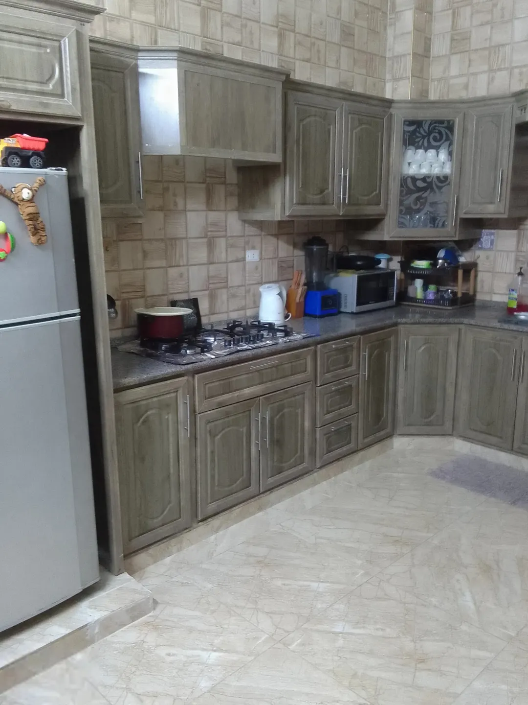بيت مستقل ساحر للبيع في قلب اسكان الهاشمي خلف مدرسة
