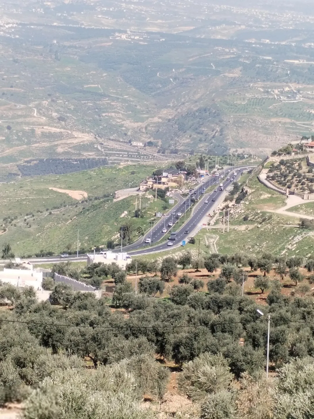 قطعة أرض مميزة في حوض أم خنوس قريبة من شارع جرش عمان