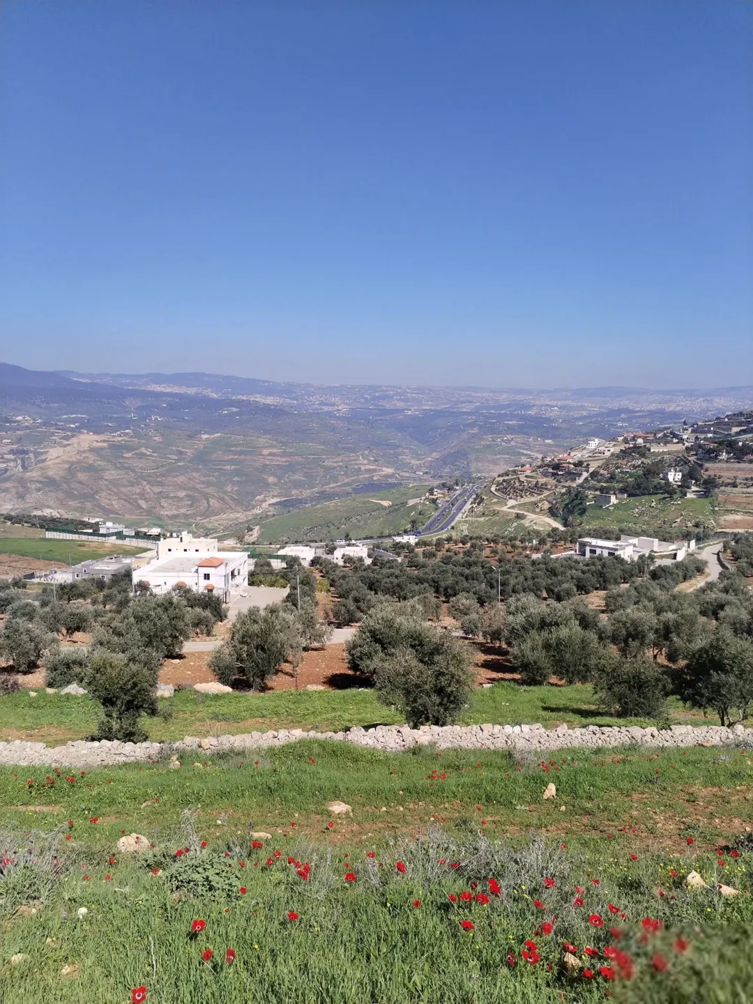 قطعة أرض مميزة في حوض أم خنوس قريبة من شارع جرش عمان