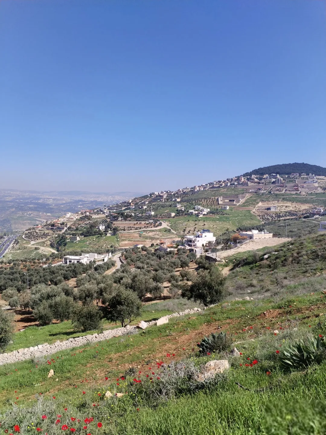 قطعة أرض مميزة في حوض أم خنوس قريبة من شارع جرش عمان