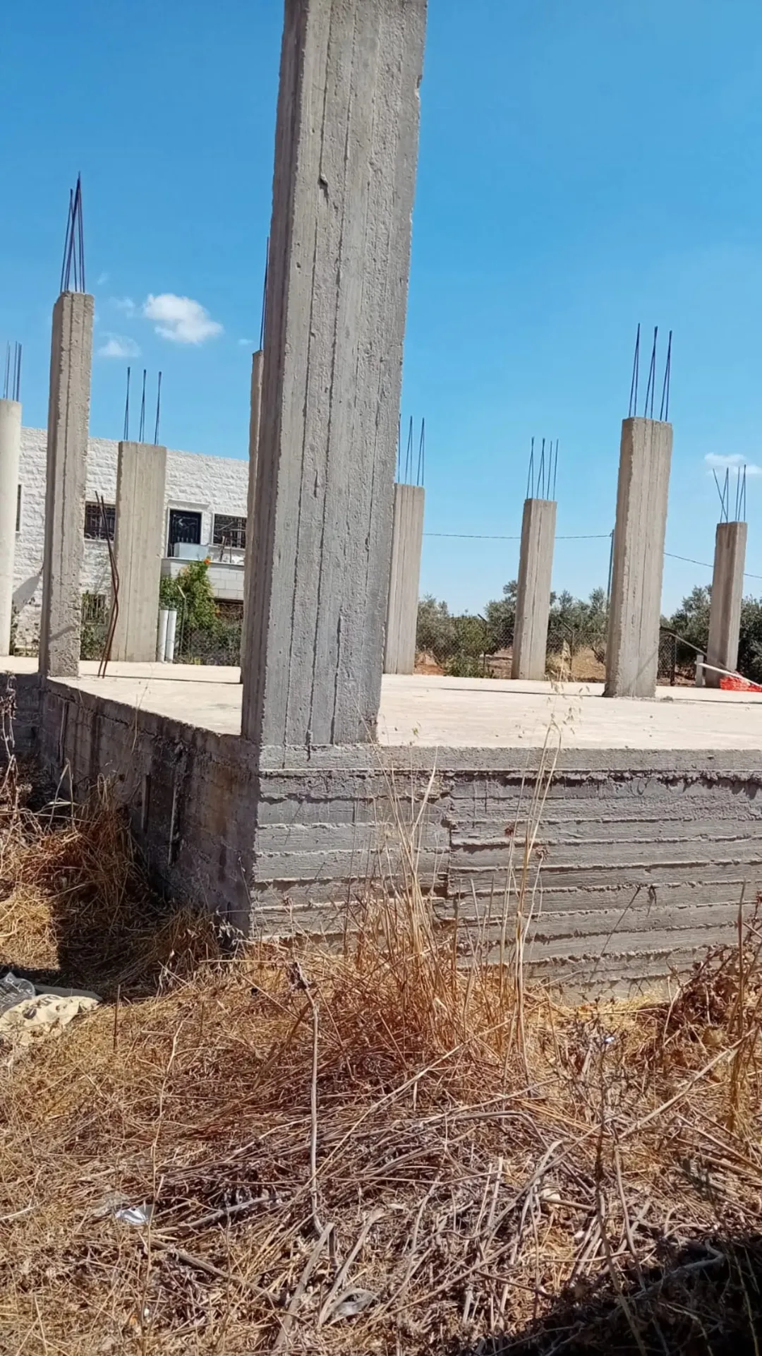 قطعة أرض للبيع دفعة واحدة أو على أقساط