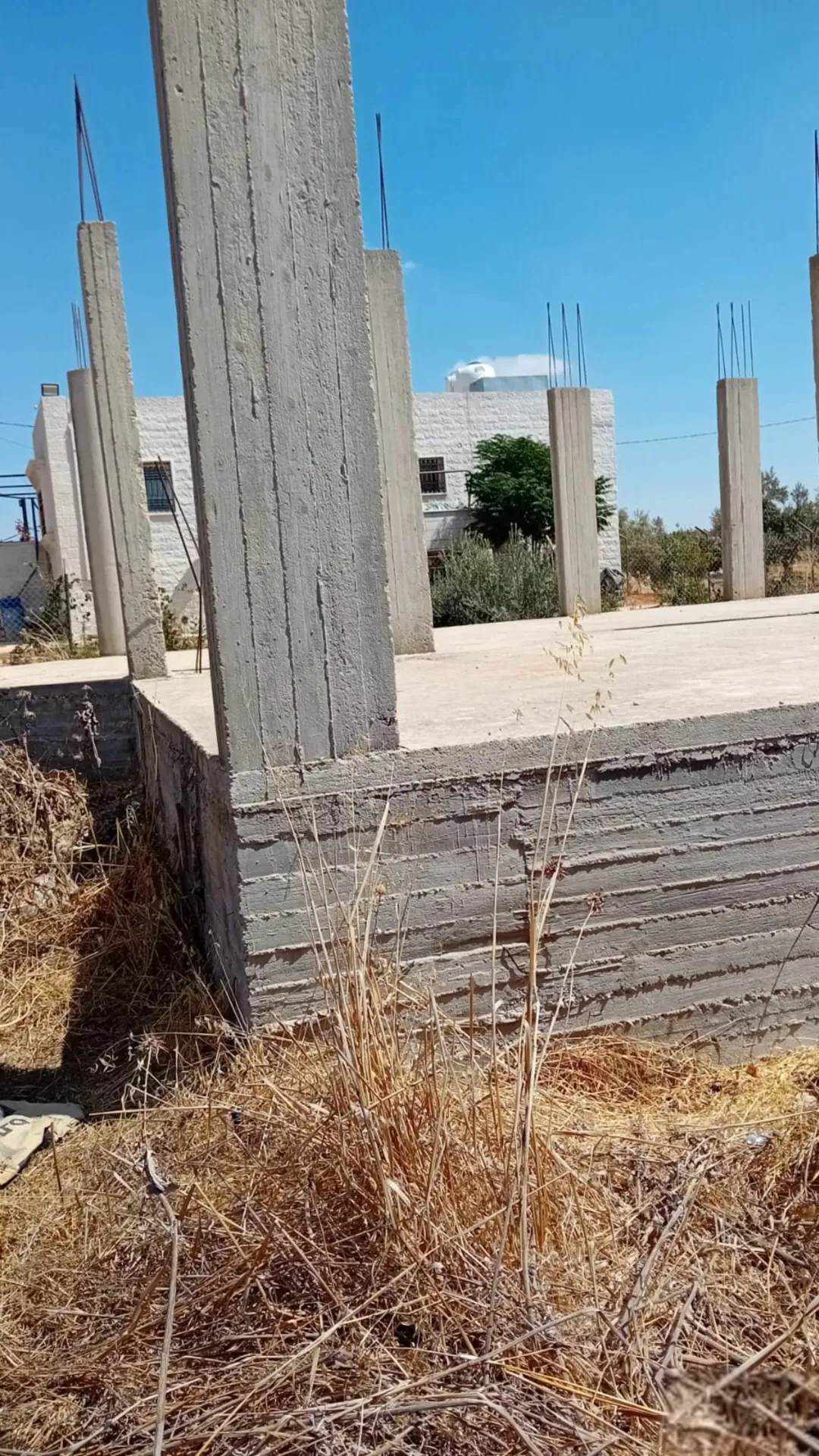 قطعة أرض للبيع دفعة واحدة أو على أقساط
