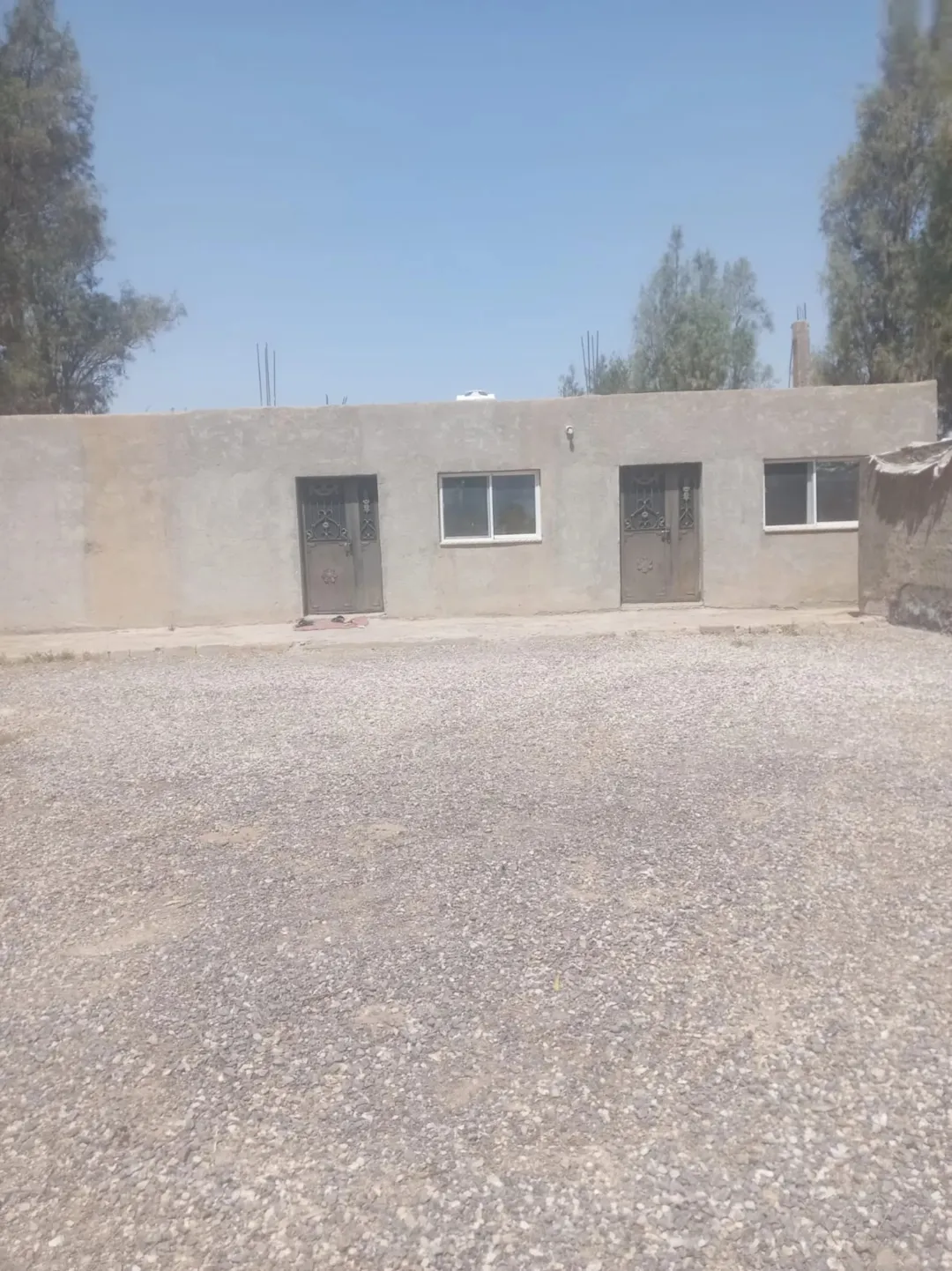 بيت للبيع في الازرق قريب من مدرسة حي الامير حمزة الأساسية المختلطة