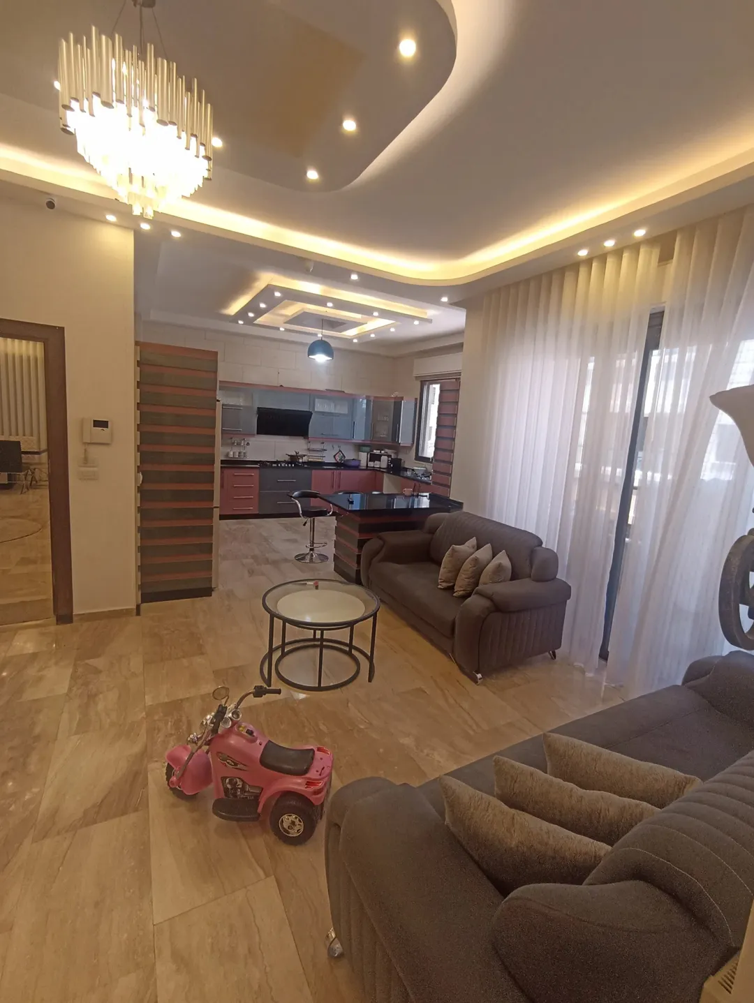الرابية شقة مميزة للبيع مع الاثاث ومع موافقة رووف