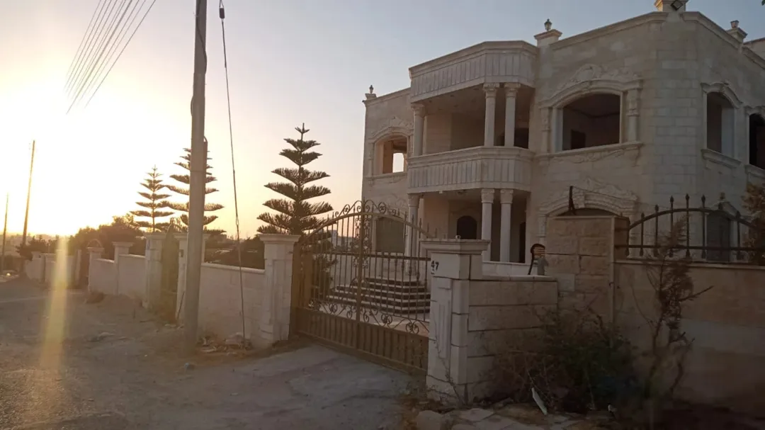 بيت للبيع في جاوا