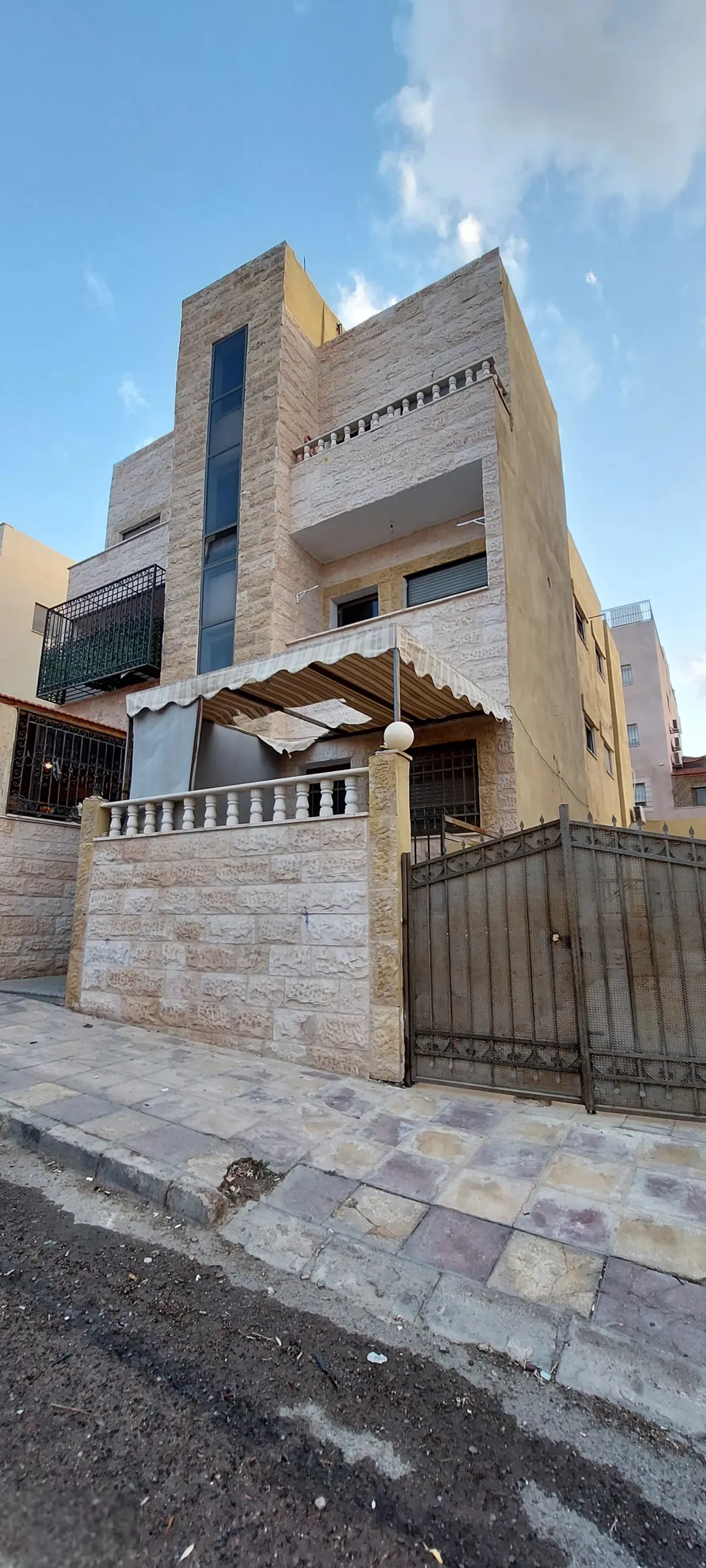شقة طابق أرضي مميزة للبيع في التاسعة الجمعيات
