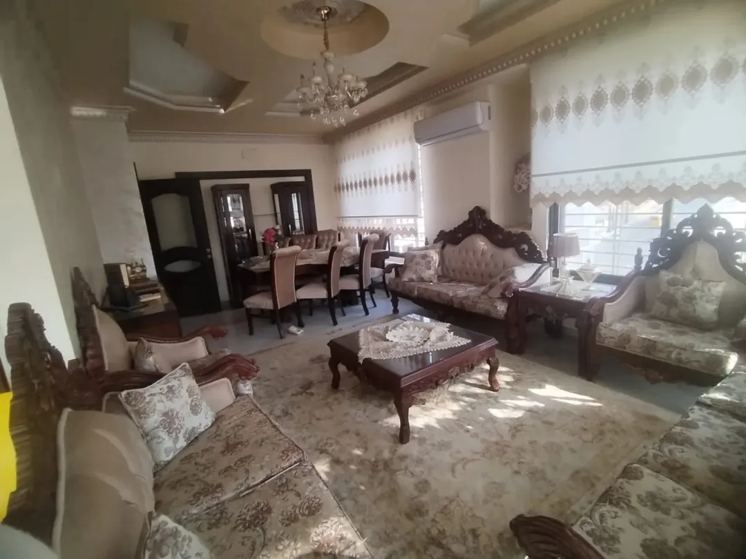 شقة طابقية مفروشة مميزة منطقة اسكان المهندسين ربوة عبدون للايجار بإطلالات بانورامية