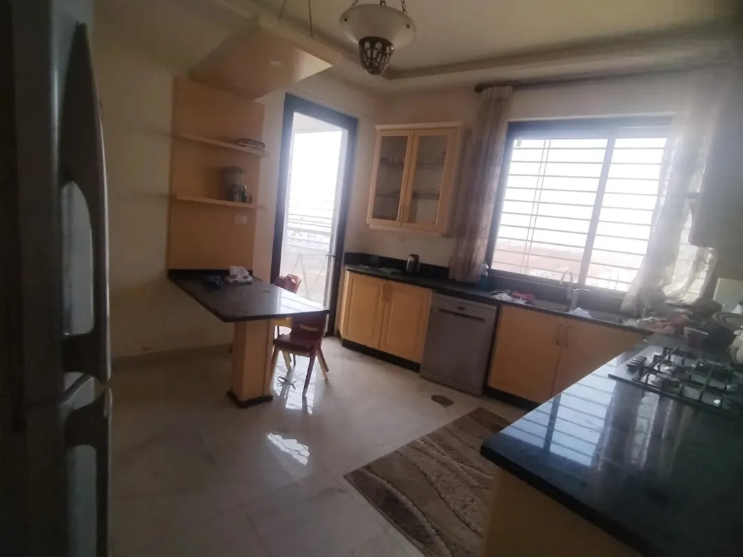 شقة طابقية مفروشة مميزة منطقة اسكان المهندسين ربوة عبدون للايجار بإطلالات بانورامية