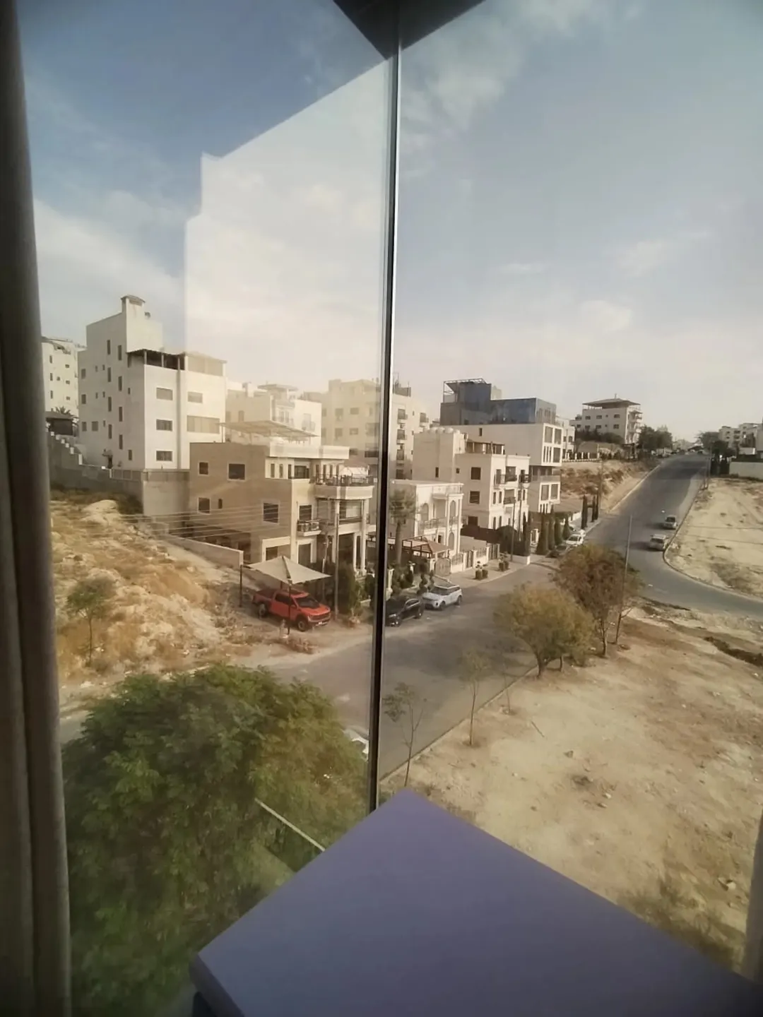 شقة طابقية مفروشة مميزة منطقة اسكان المهندسين ربوة عبدون للايجار بإطلالات بانورامية