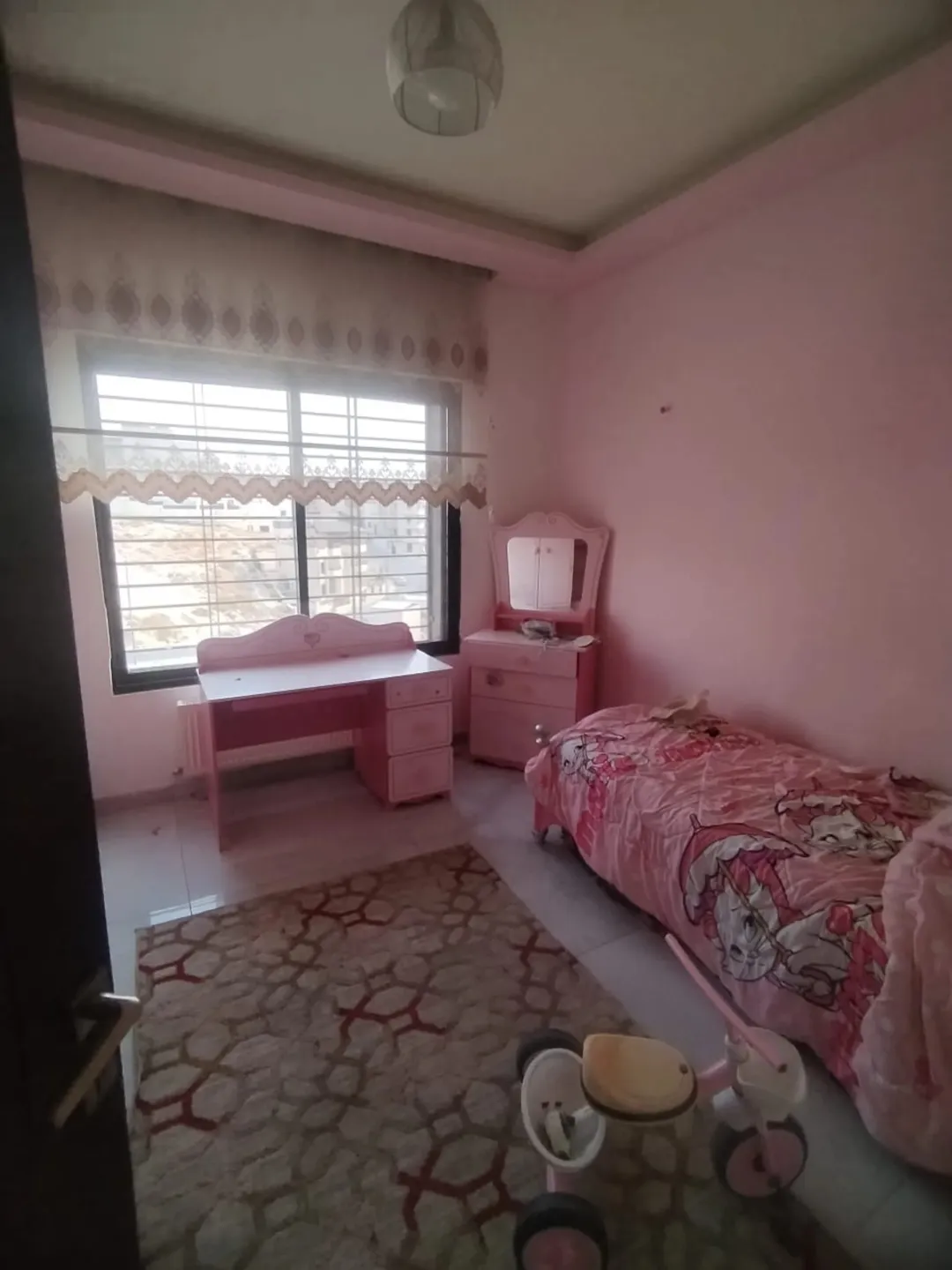 شقة طابقية مفروشة مميزة منطقة اسكان المهندسين ربوة عبدون للايجار بإطلالات بانورامية