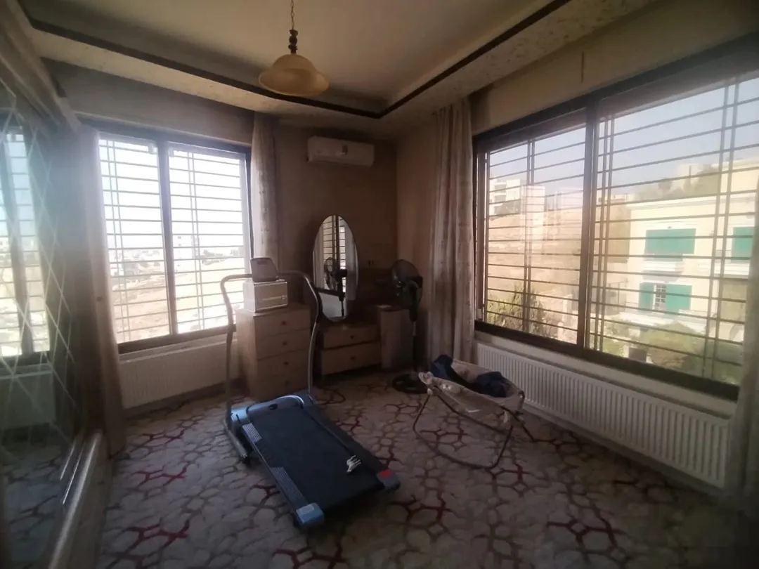 شقة طابقية مفروشة مميزة منطقة اسكان المهندسين ربوة عبدون للايجار بإطلالات بانورامية