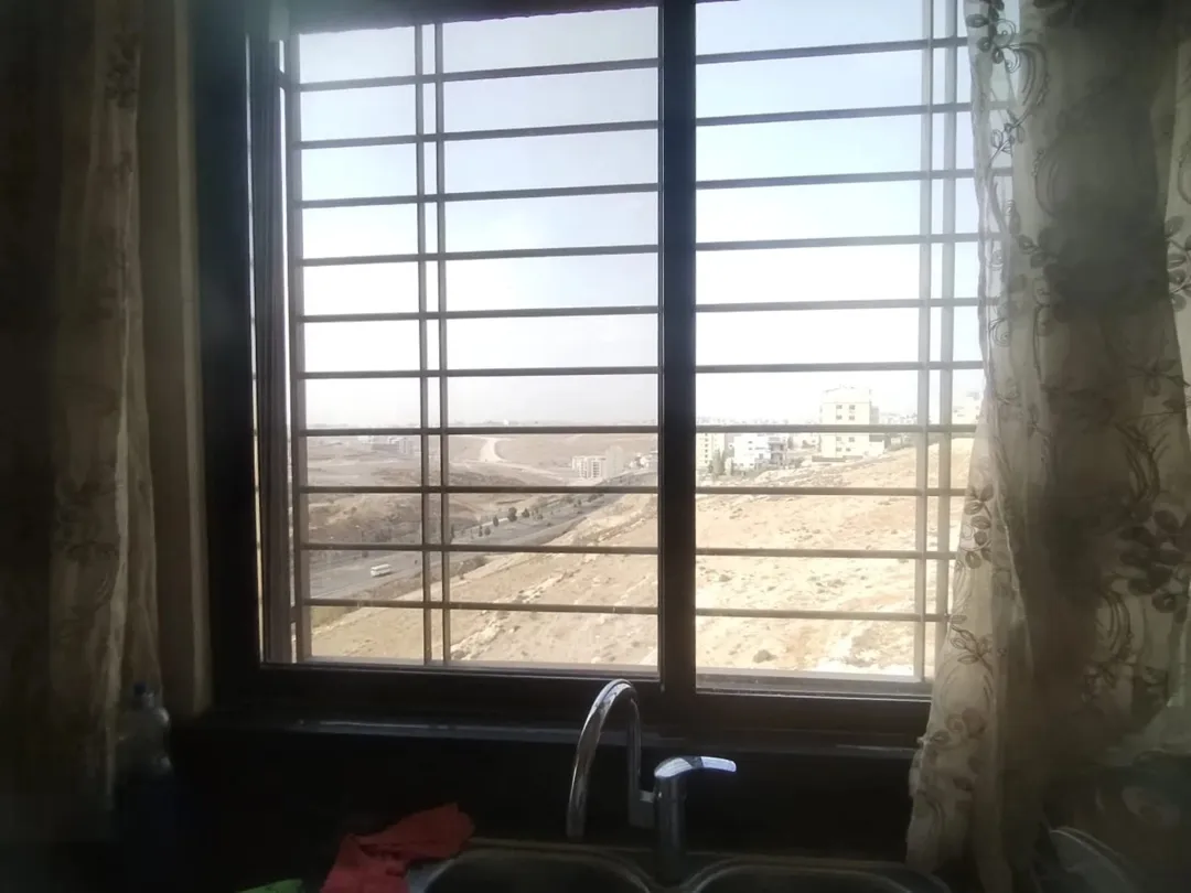 شقة طابقية مفروشة مميزة منطقة اسكان المهندسين ربوة عبدون للايجار بإطلالات بانورامية