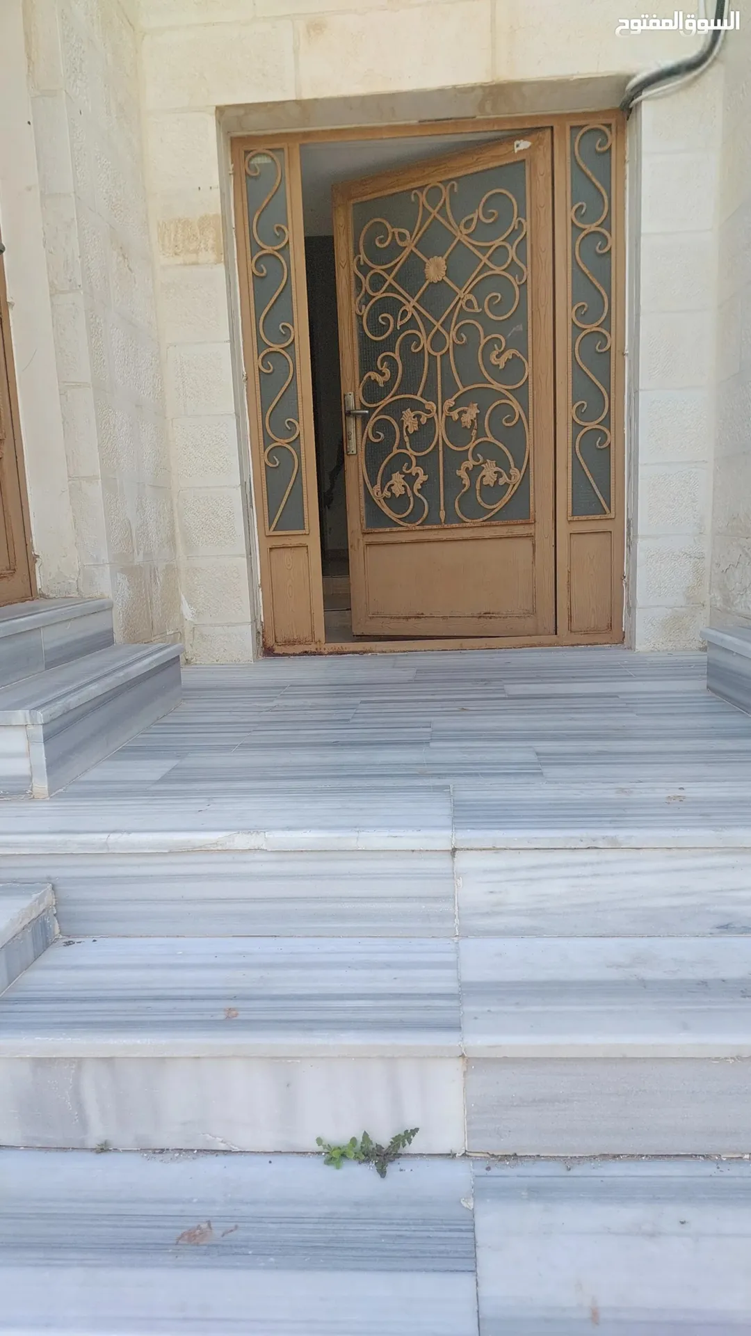 سطح عمارة مميز للبيع في أبو نصير بالقرب من مسجد الهدى وكافة الخدمات